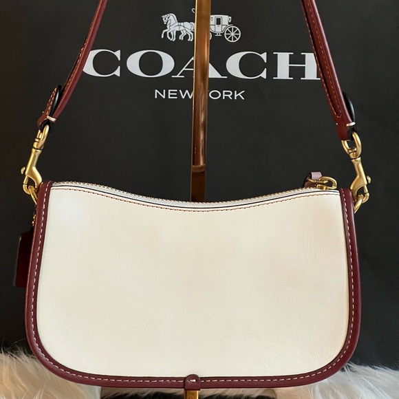 💰SOLD - C8621 - Coach X Disney Swinger 20 with Walt Disney World Motif - Picture 5 of 13